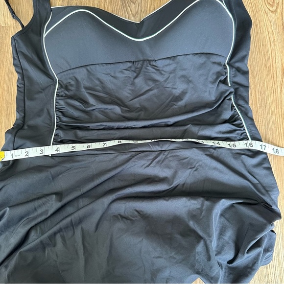 Nip Tuck Swim Swimsuit One Piece Womens 14 Black Dress Skirt Slimming Beach Bra - Picture 9 of 10